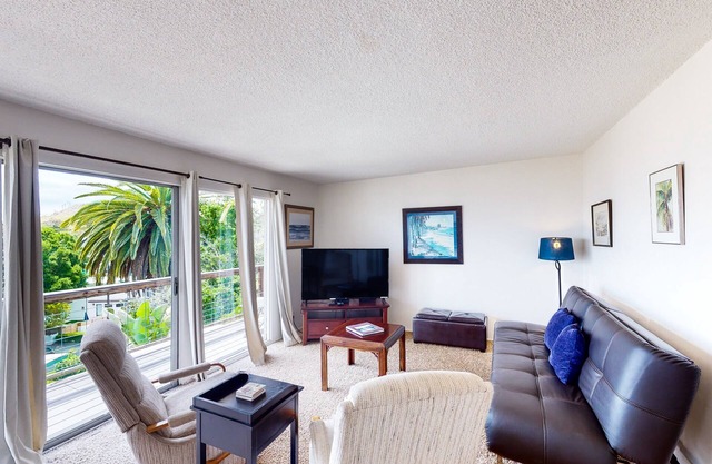 Breezy Summerland home with Pacific views - walk to beach & winery