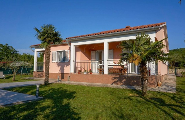 Breg Ivanovci - Three Bedroom Villa with Swimming Pool