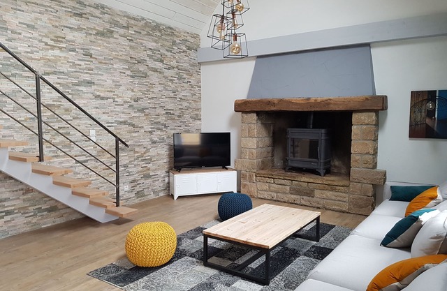 Breton house with private pool less than 3km from the sea