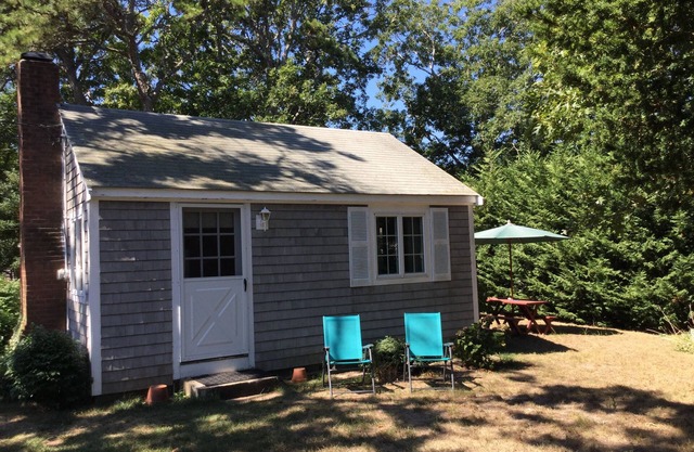 Brewster, Beach Cottage with 1/2 Mile of Private Asso. Beach for your Enjoyment.