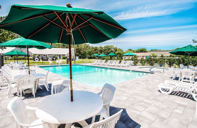 Brewster Green Resort 3-bedroom unit w/2 pools-one indoor, hot tub, fitness room