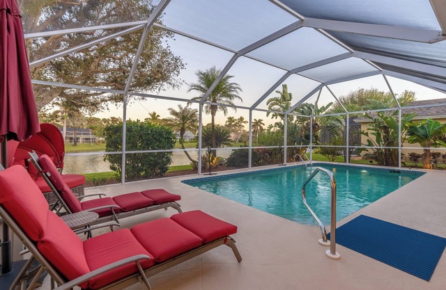 Briarwood Palms - Fabulous Lakeside Home with private pool, Briarwood, Naples