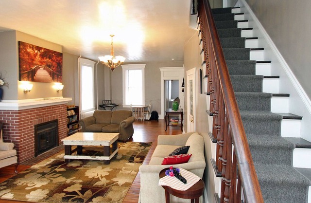 Brickhouse Vacation Home - Family Friendly Lancaster County Lodging Sleeps 10