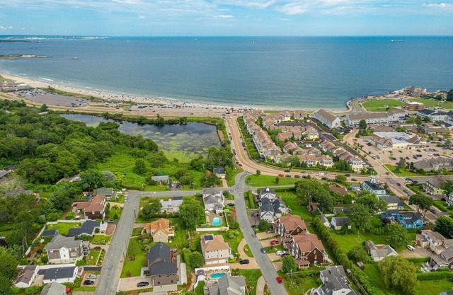 "Bricrist"-Private heated pool, walk to beach, central a/c, ocean views!