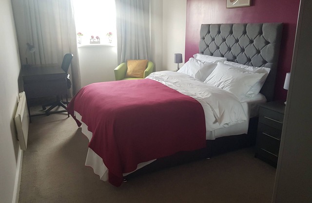 Brierley Hill - Apartment - Sleeps 2 - Parking