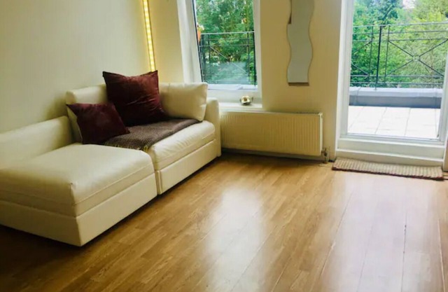 Bright 1 Bed Flat in West Hampstead with Balcony