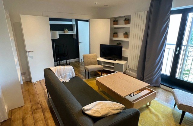 Bright 1 bedroom apartment off brick lane in Shoreditch