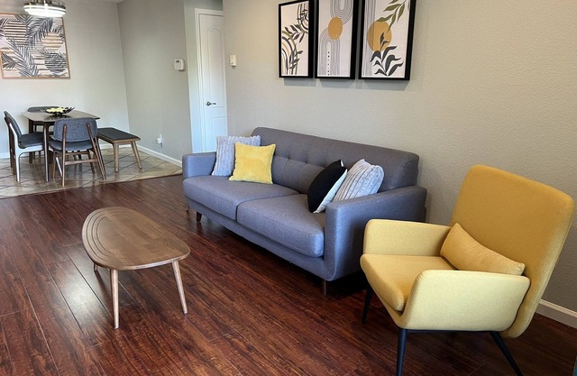 Bright 2B2B near Santana Row