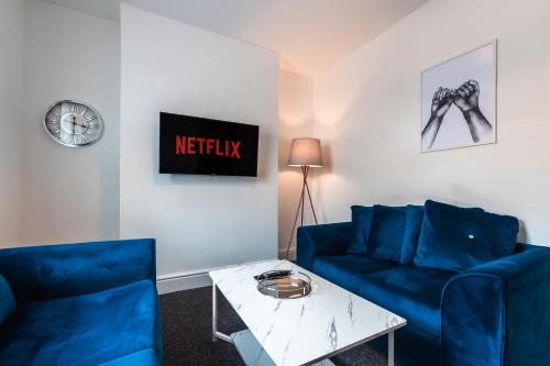 Bright 4 Bedrooms-Sleeps 8-Long Term Disc-Driveway