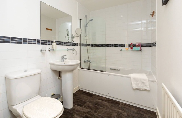 Bright & Airy 1 Bedroom APT in Trendy Peckham!