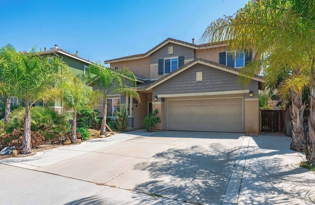 Bright & Airy 5B Home Workspace & Outdoor Lounge