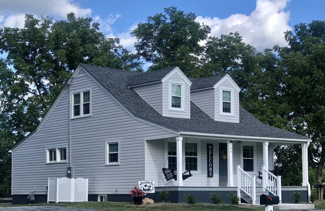 Bright and Serene Country Cottage in the Blue Ridge Mountains