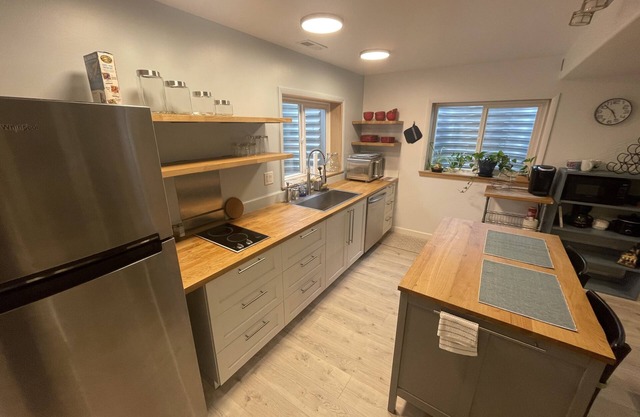 Bright and Spacious Modern One Bedroom Basement Unit