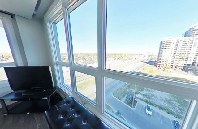 Bright and spacious two bedroom to bathroom condo at London at Heritage