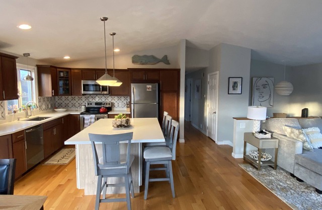 Bright and Sunny Matunuck Beach House