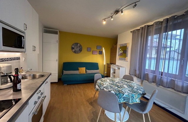 bright apartment with parking very near Thonon center of Spa