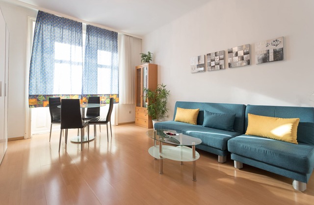 Bright apartment for 4 people with subway station on the doorstep
