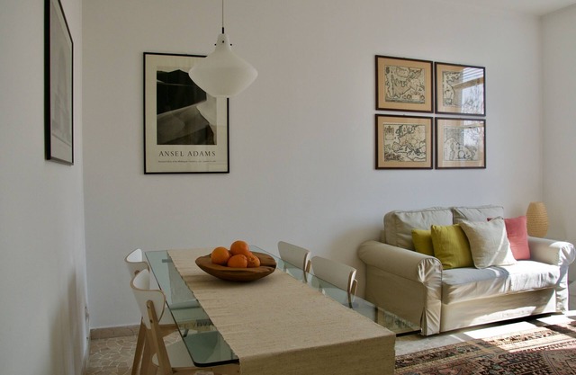 Bright apartment for 5 close to Isola district