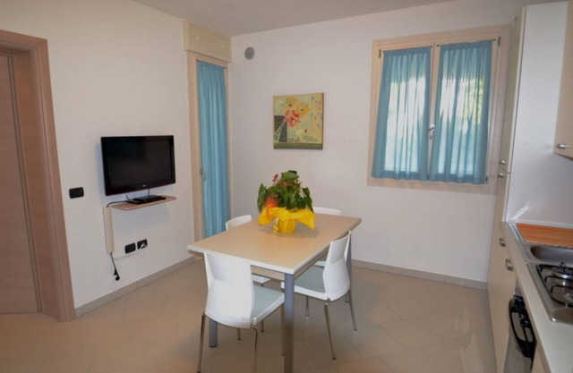 Bright apartment surrounded by greenery - Beahost