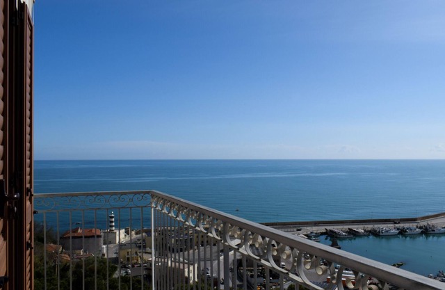 Bright apartment with panoramic views located in the historic center