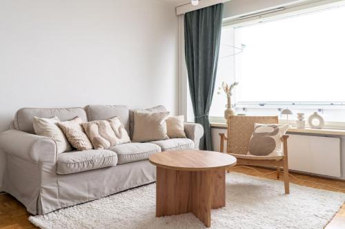 Bright Apt - Design District