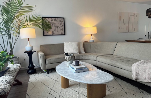 Bright Beautiful Townhouse, Walk To Beach & Ferry!