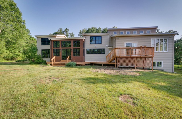 Bright Bluemont Home w/On-Site Pond & Mtn Views!