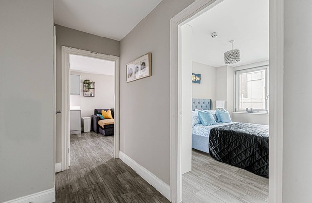 Bright Charming Condo Short Walk to Beach Pier