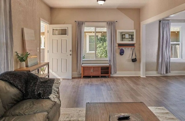 Bright & Cozy 2HOMES Best Tower District Location