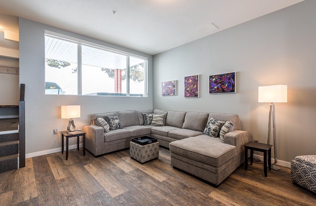 Bright & Cozy 3-Bedroom Townhome w/Ski-In/Ski-Out & Stunning Views