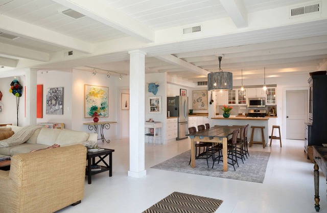 Bright, Cozy, Designer Cottage