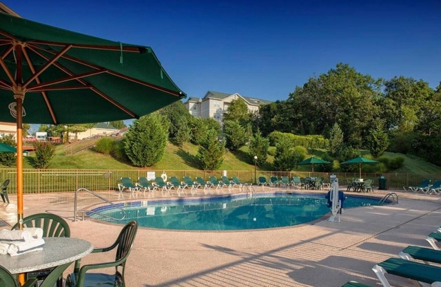 Bright Escape w/Mountain Feel – 5 Mins to Ripley’s & Branson Strip | 3 Units