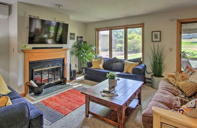 Bright Getaway - Lake Access ~ 7 Miles to Gunstock