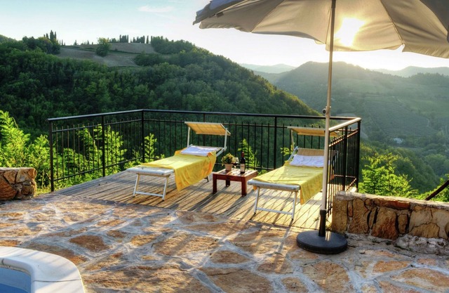 Bright Holiday Home in Modigliana with Swimming Pool