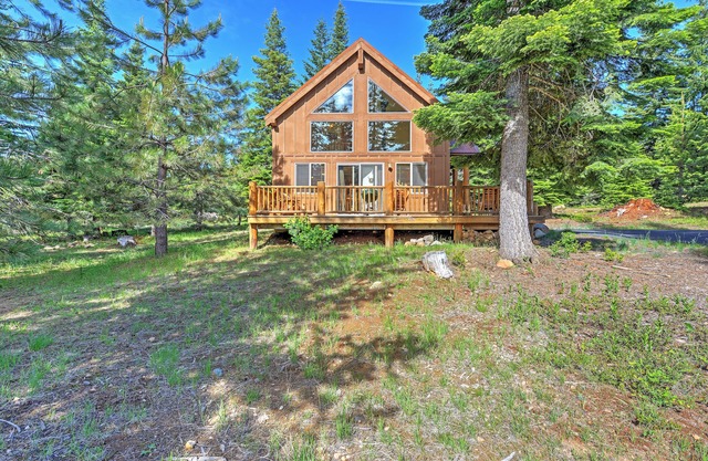 Bright Klamath Falls Cabin w/Deck & Mtn Views!