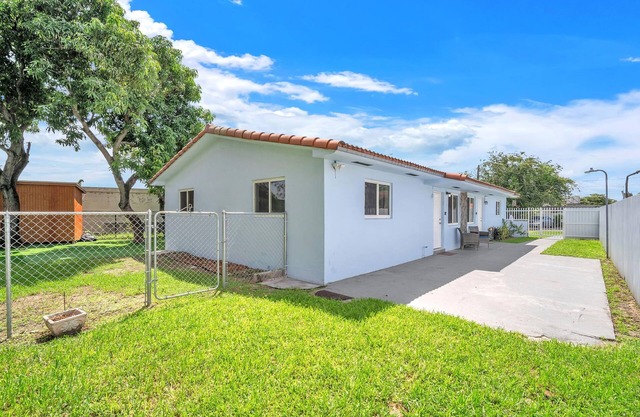Bright Miami Escape near Attractions