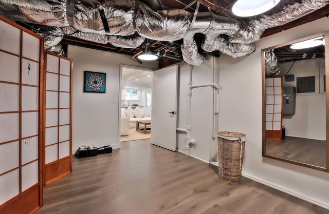 Bright, Modern 5b/4ba Portola Valley Home