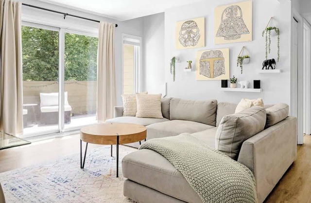 Bright & Modern | King Suite | Creekside Trail