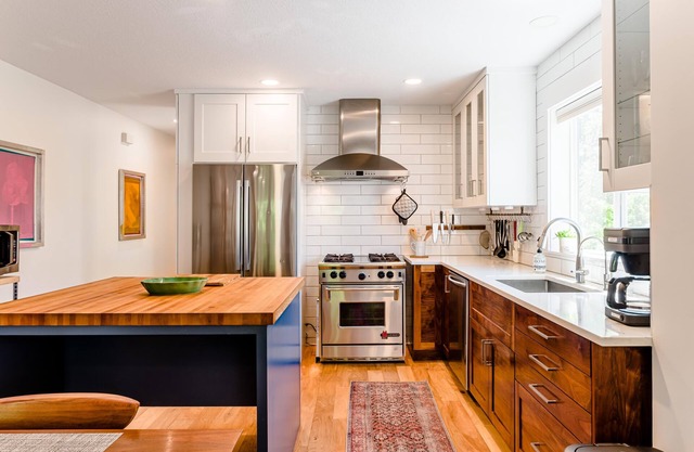 Bright newly remodeled Townhouse with fenced backyard!