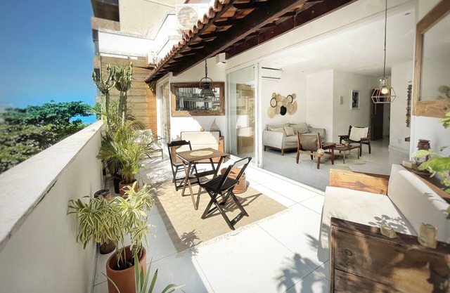 Bright Penthouse 30 seconds away from posto 9