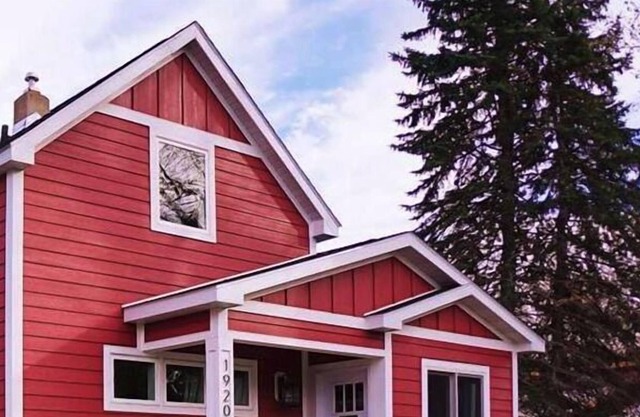 Bright Red Beach House | Park Point | Duluth
