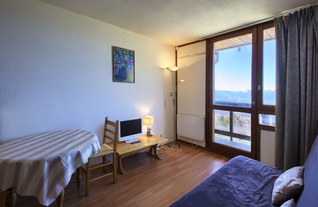 Bright Studio in Font-Romeu View of the Pyrenees SKI Spa