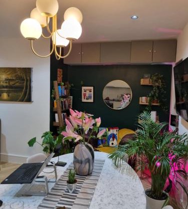 Bright spacious apartment in the park