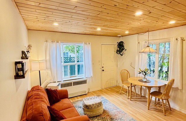 Bright & Spacious Guesthouse Steps from Downtown Salmon Arm & Hospital