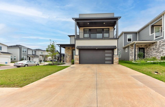 Bright + Spacious Home in Prime NW OKC/Edmond Area