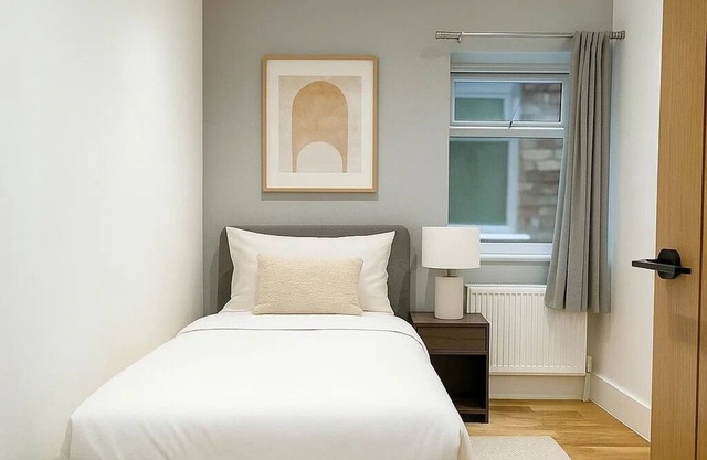 Bright & Spacious London Retreat – Ideal for Families & Groups