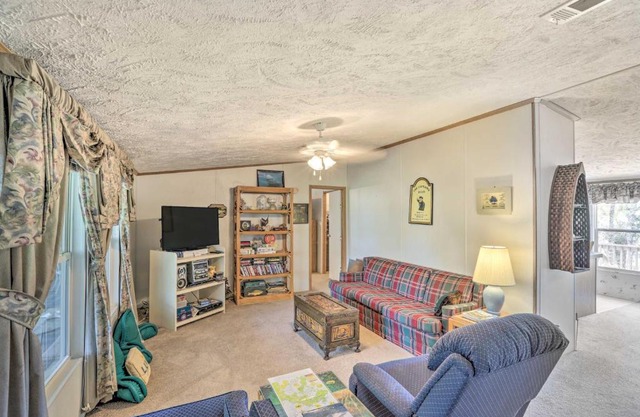 Bright Steinhatchee Home Proximity to Ocean!
