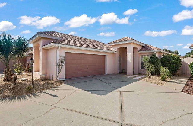 Bright & Stylish 2/2 Courtyard Villa with Fenced Backyard Oasis – Prime Location