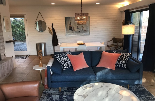 Bright, stylish, quiet casita in Tucson's finest foothills location.