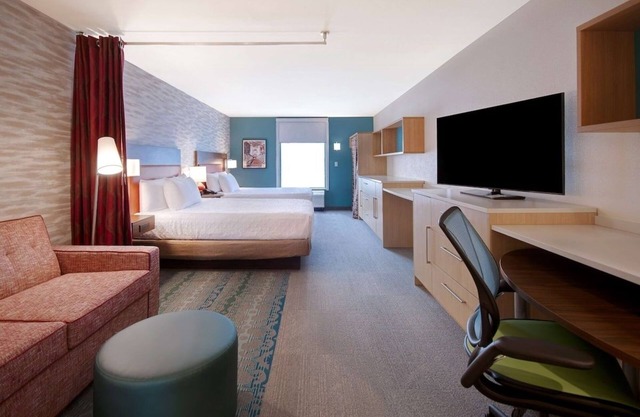 Bright Suite Perfect for Families Near Eastland Lake